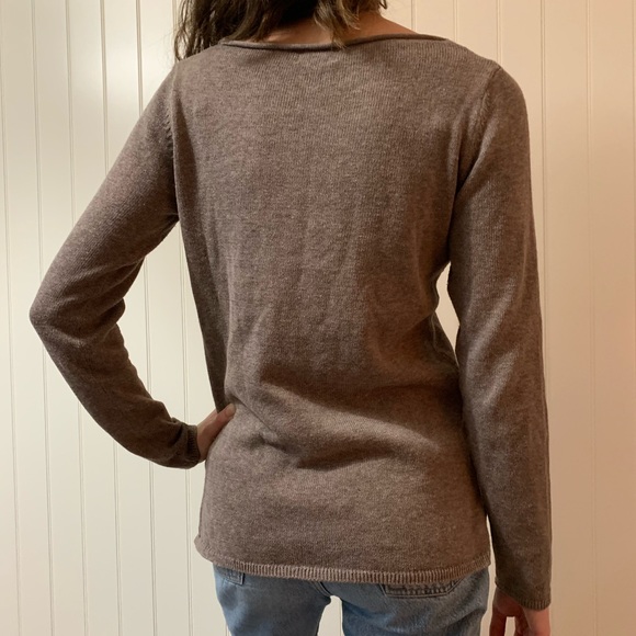 Women’s Scoop Neck Sweater - Picture 4 of 5